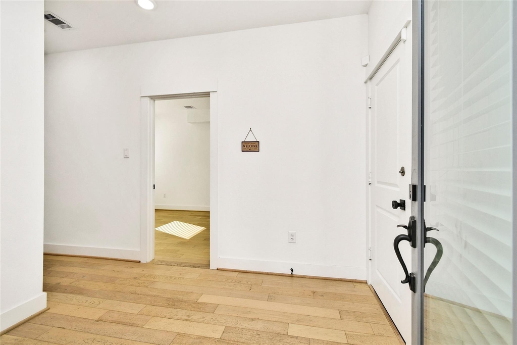 208 N York Street - Photo 2