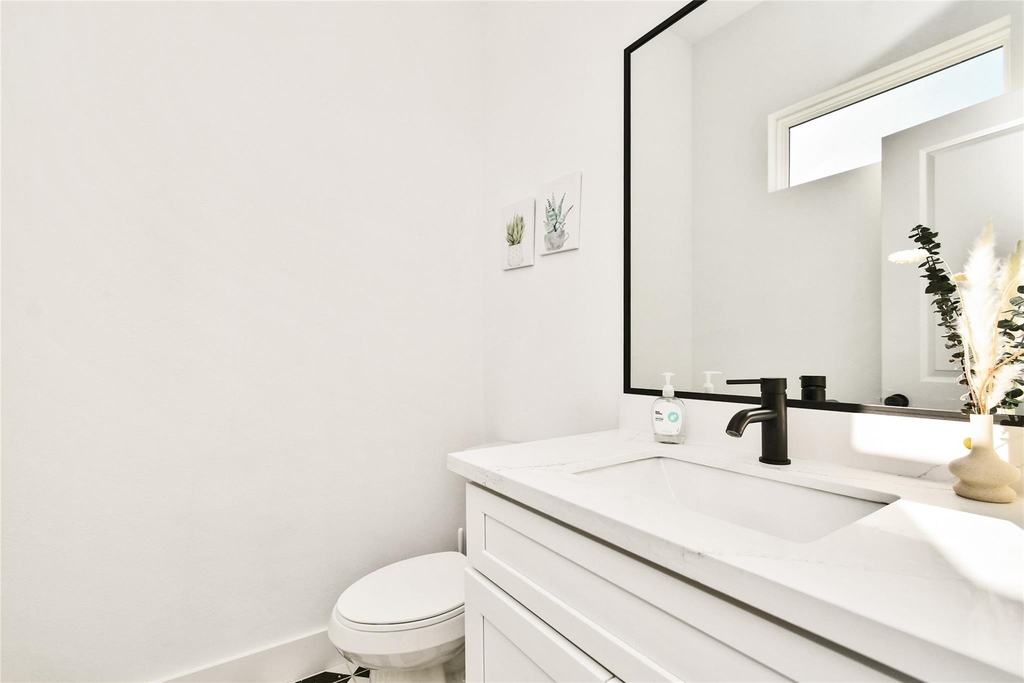 208 N York Street - Photo 14