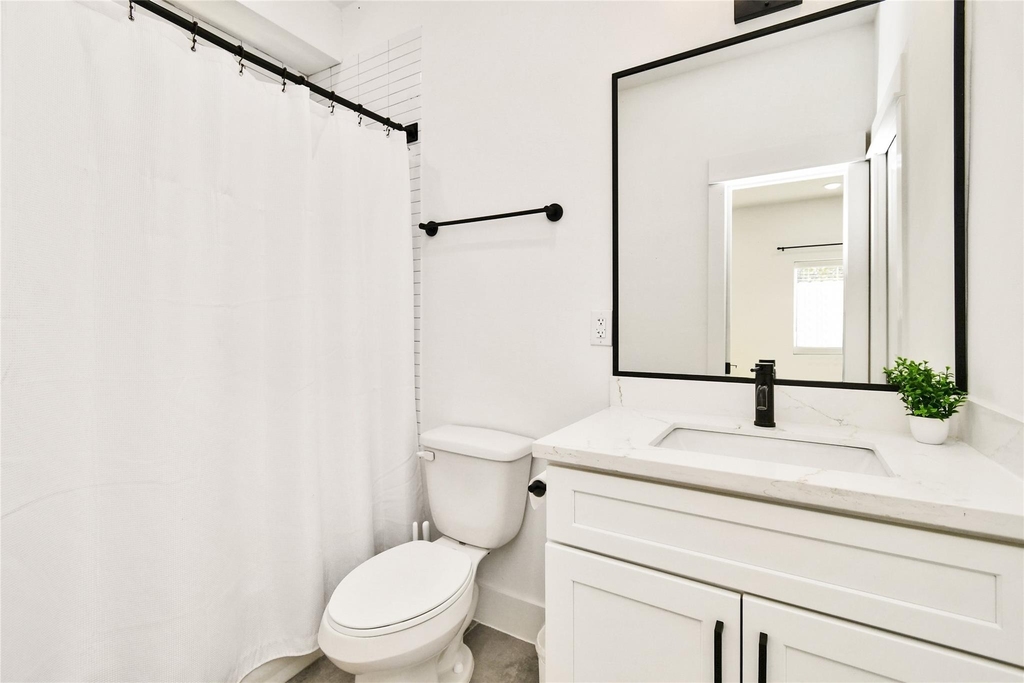 208 N York Street - Photo 5