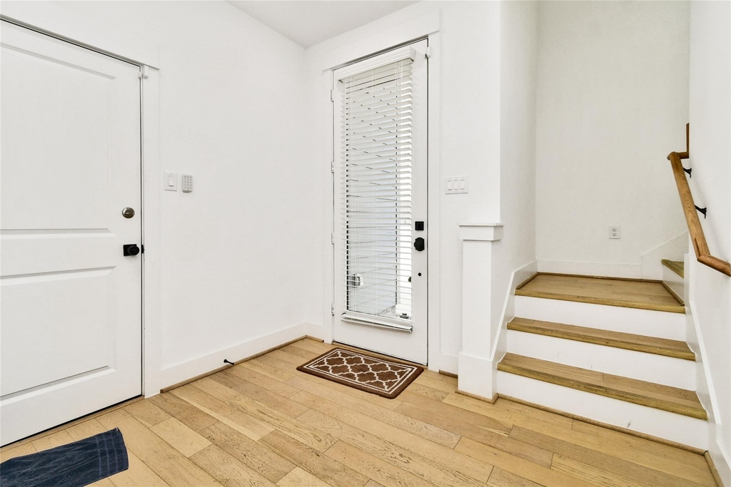208 N York Street - Photo 6