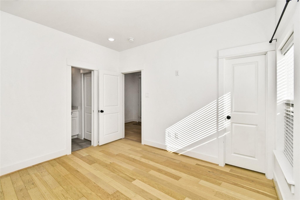 208 N York Street - Photo 4