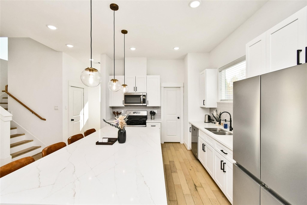 208 N York Street - Photo 9