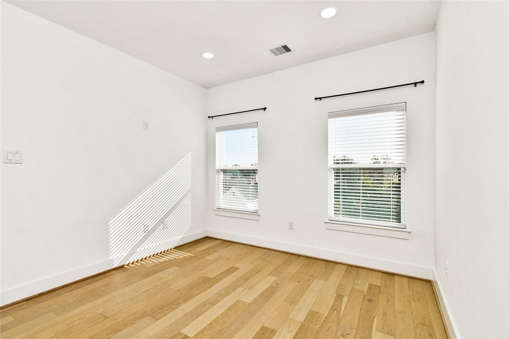 208 N York Street - Photo 23