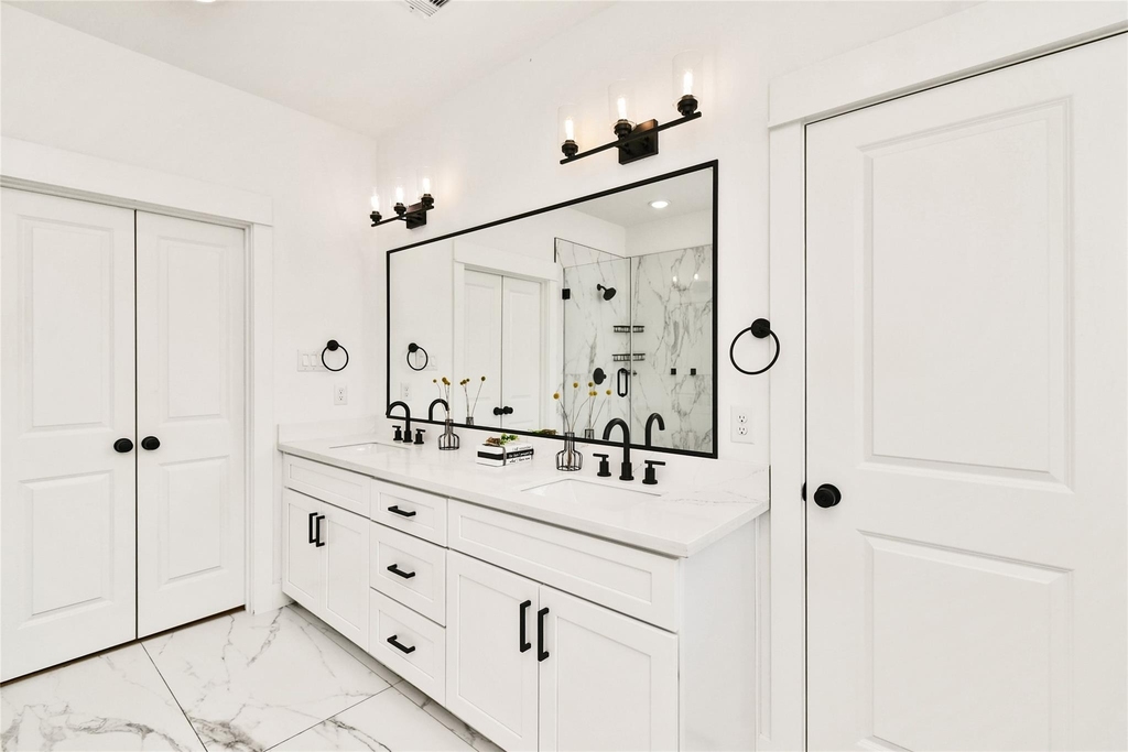 208 N York Street - Photo 21