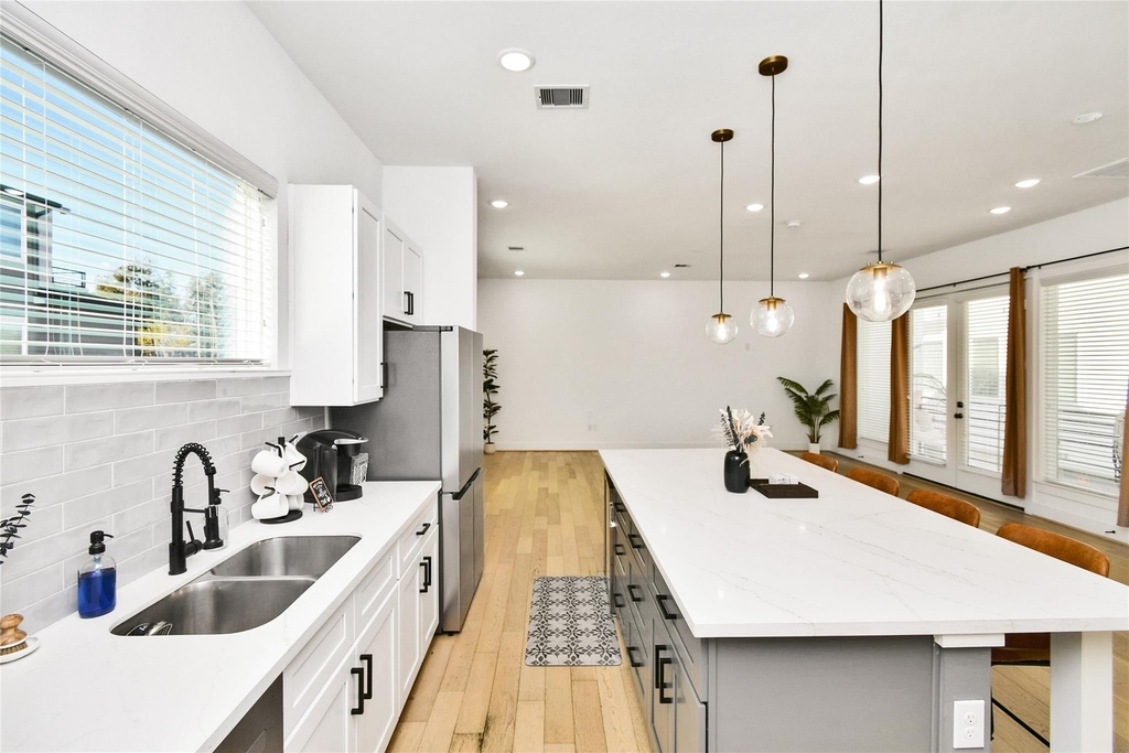 208 N York Street - Photo 8