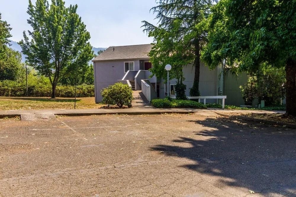 721 Se Meadowlark St - Photo 3
