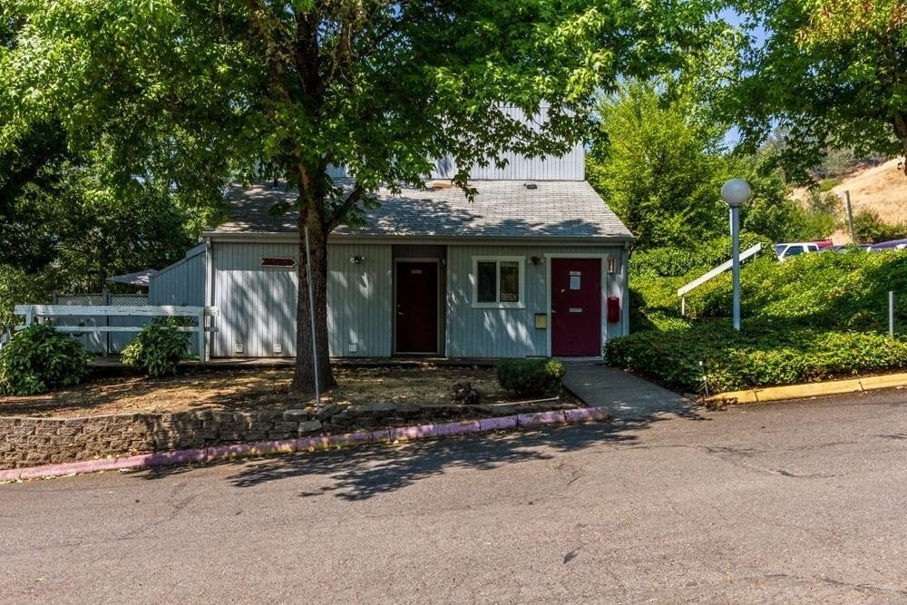 721 Se Meadowlark St - Photo 2