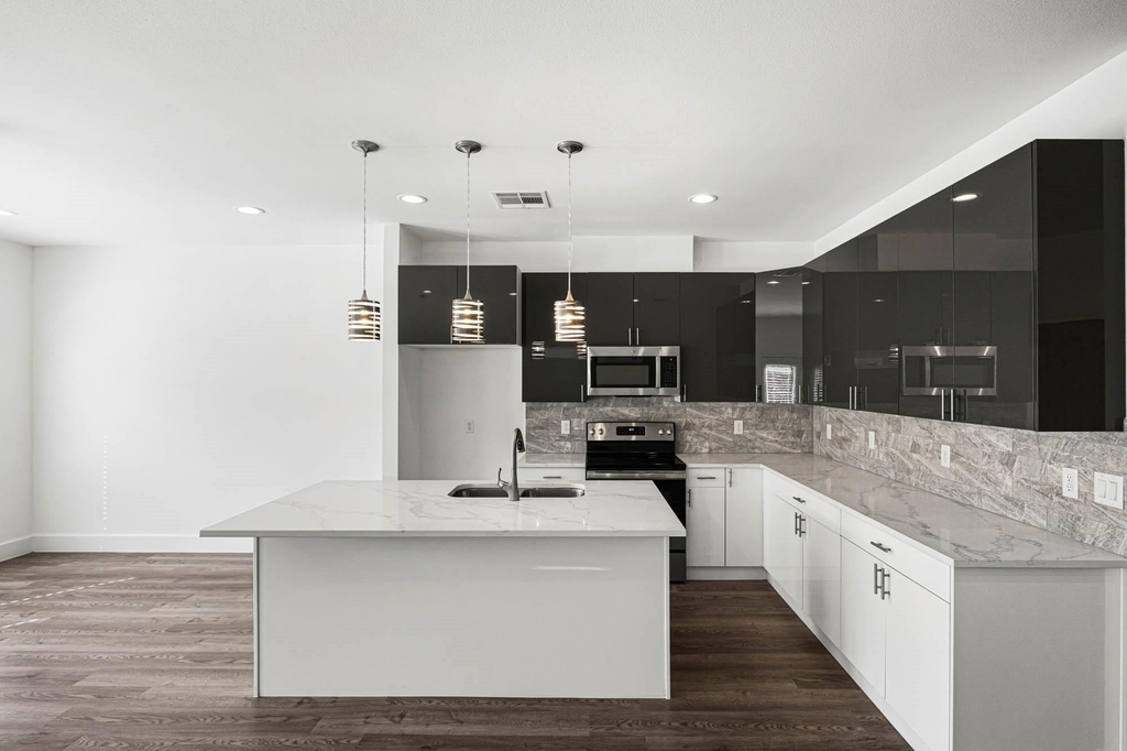 4512 Noble Street - Photo 4