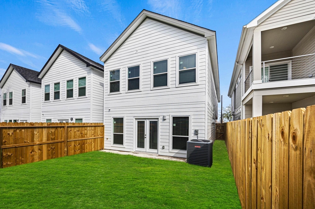 4512 Noble Street - Photo 3