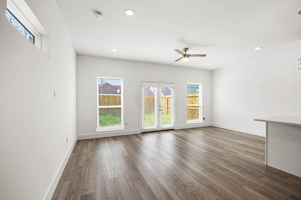 4512 Noble Street - Photo 8