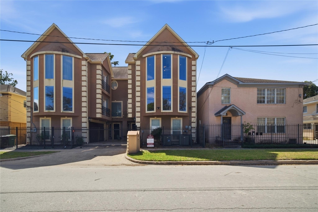 1316 Cleburne Street - Photo 0