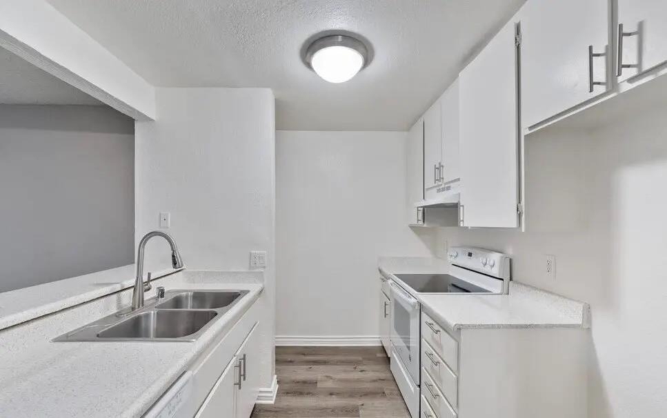 2600 S Azusa Ave - Photo 14