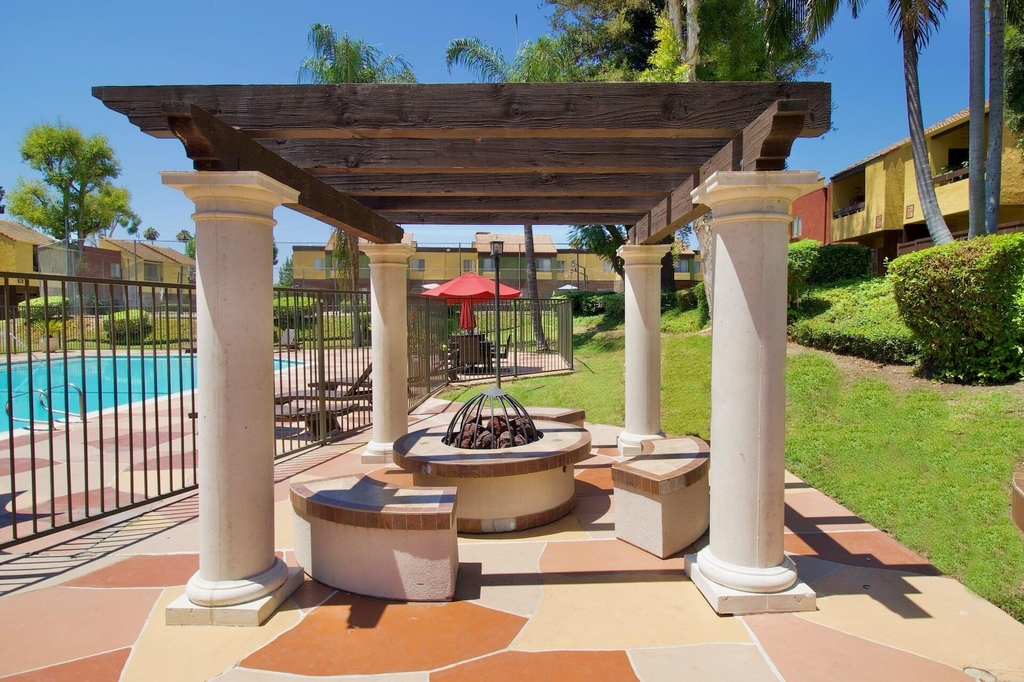 2600 S Azusa Ave - Photo 4