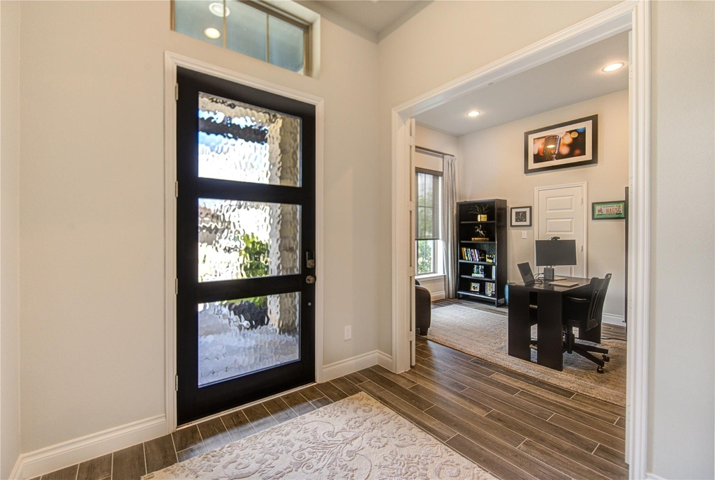 1930 Creekwood Cove - Photo 4