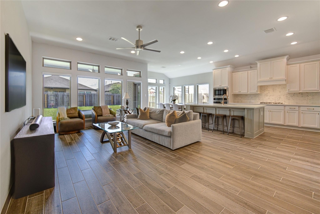 1930 Creekwood Cove - Photo 8