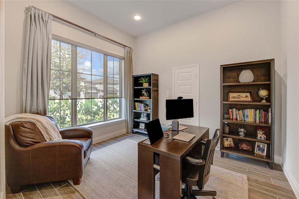 1930 Creekwood Cove - Photo 5
