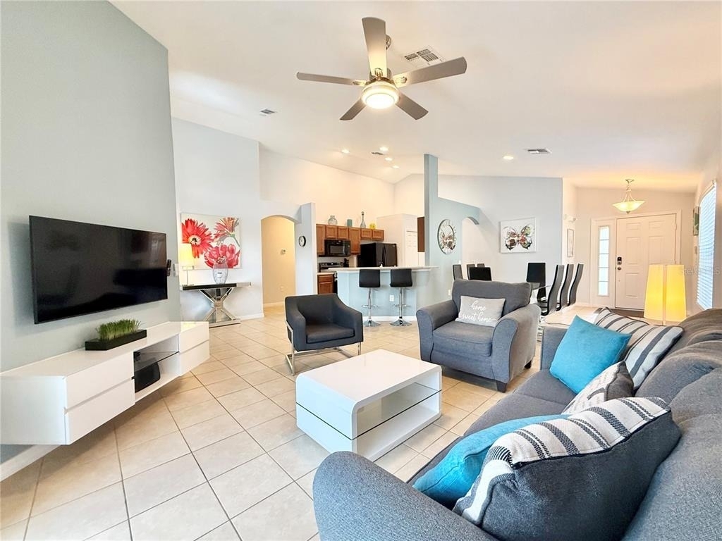 2136 Victoria Drive - Photo 4