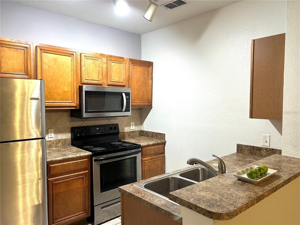 6137 Metrowest Boulevard - Photo 8