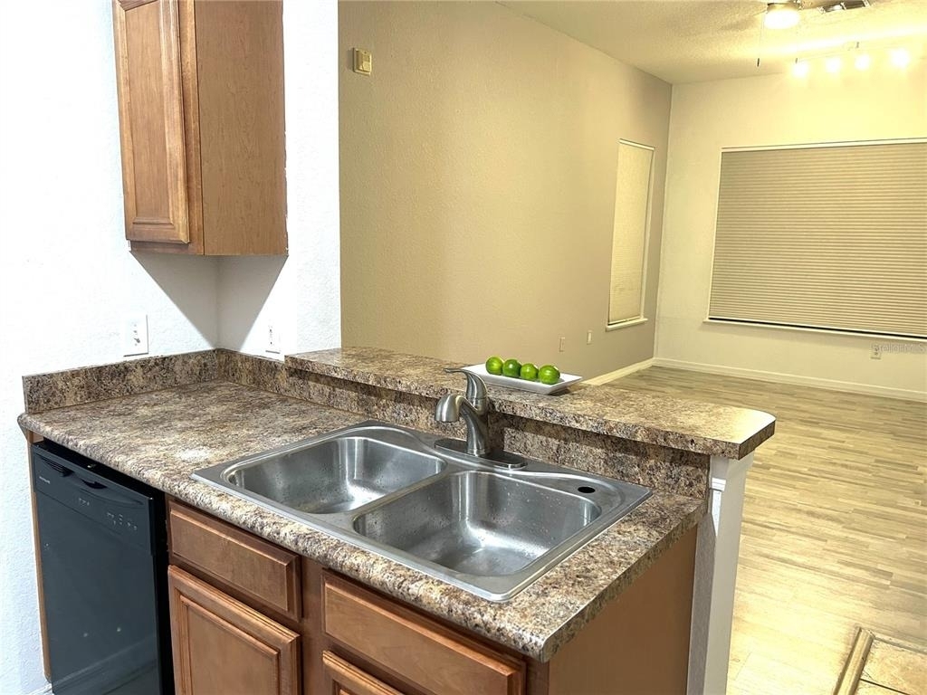 6137 Metrowest Boulevard - Photo 9