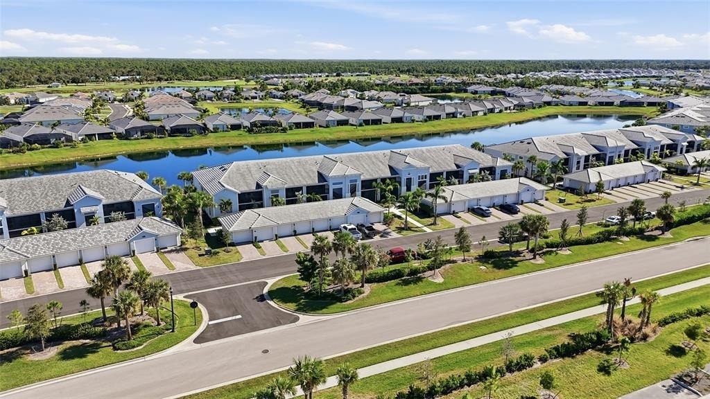 14204 Heritage Landing Boulevard - Photo 2