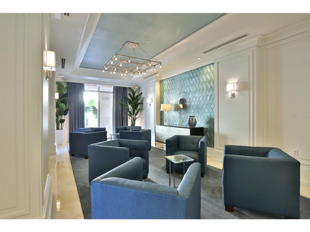1350 Main Street - Photo 2