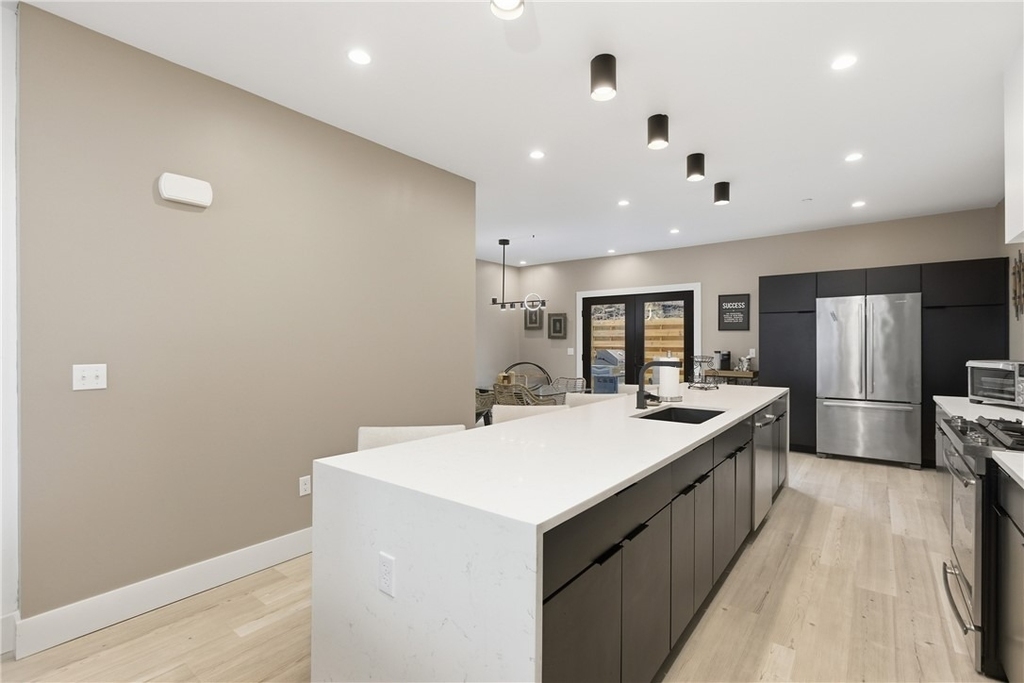 240 E Jefferson St - Photo 17