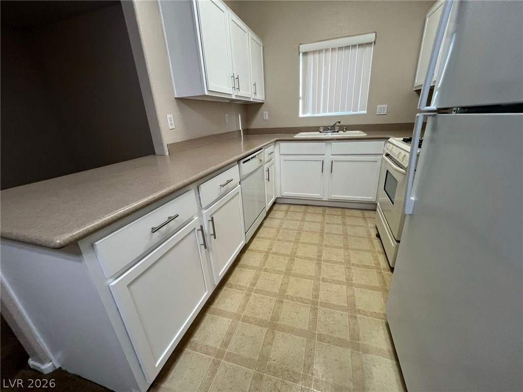 2291 W Horizon Ridge Parkway - Photo 5