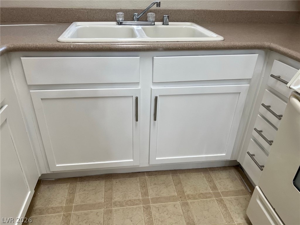 2291 W Horizon Ridge Parkway - Photo 6