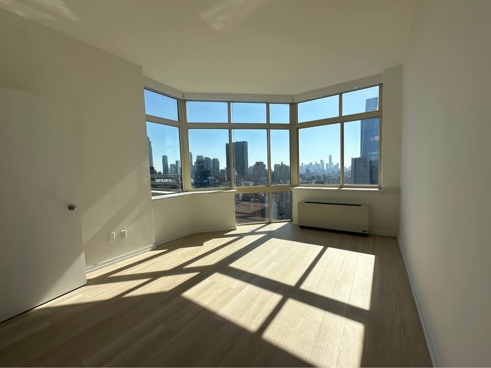West 42nd Street - Photo 2