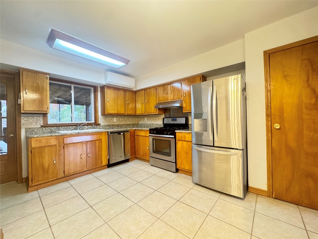 300 Rano Boulevard - Photo 5