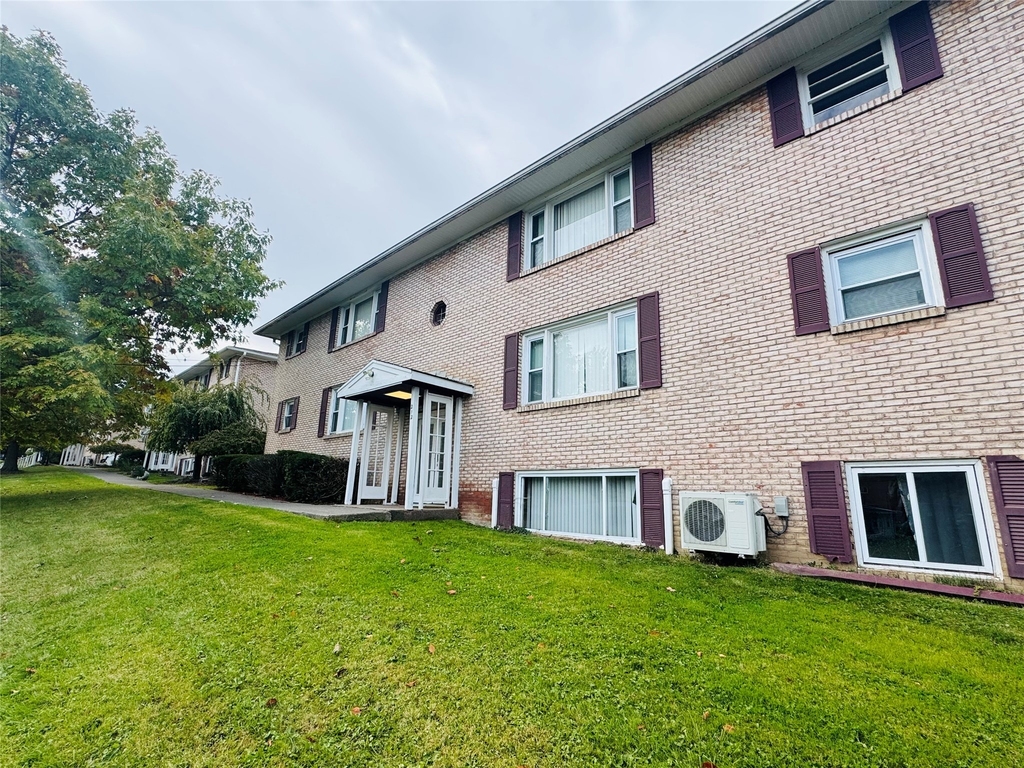 212 Rano Boulevard - Photo 2