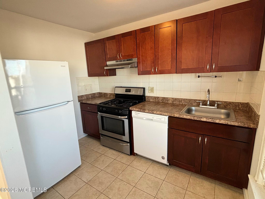 220 Ocean Avenue - Photo 4