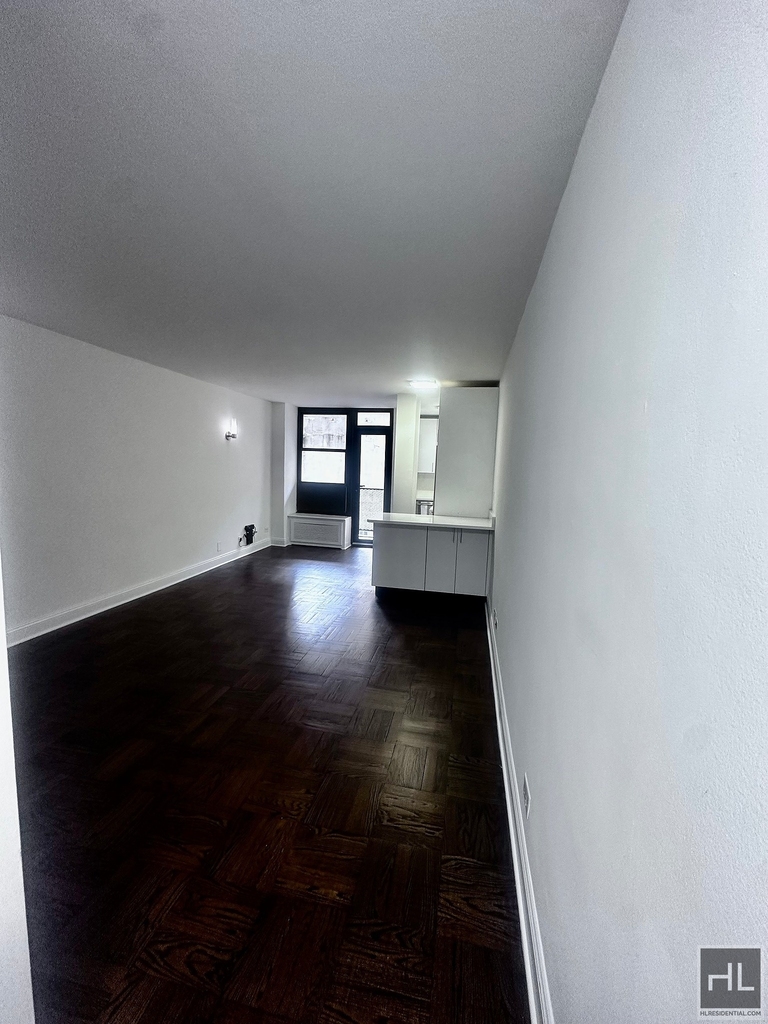 East 35 Street - Photo 10