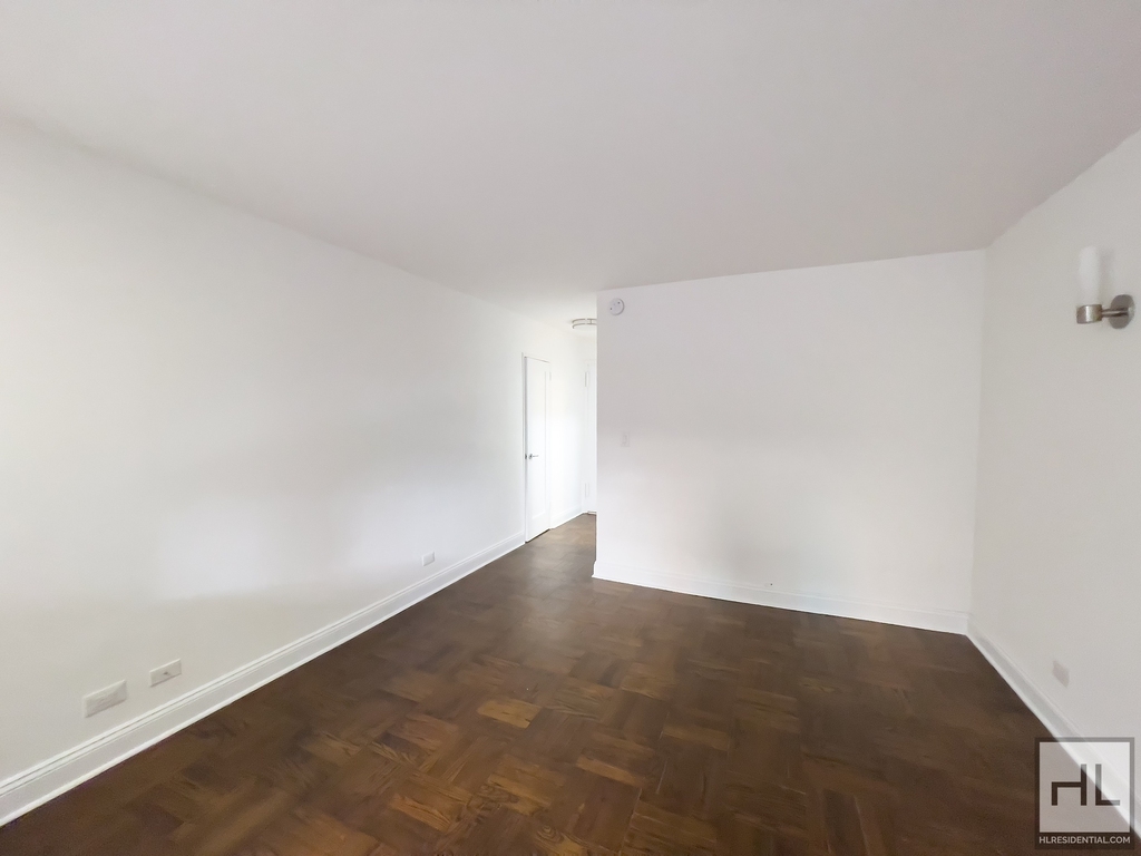 East 35 Street - Photo 3