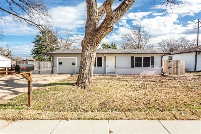 926 Powell Road - Photo 0