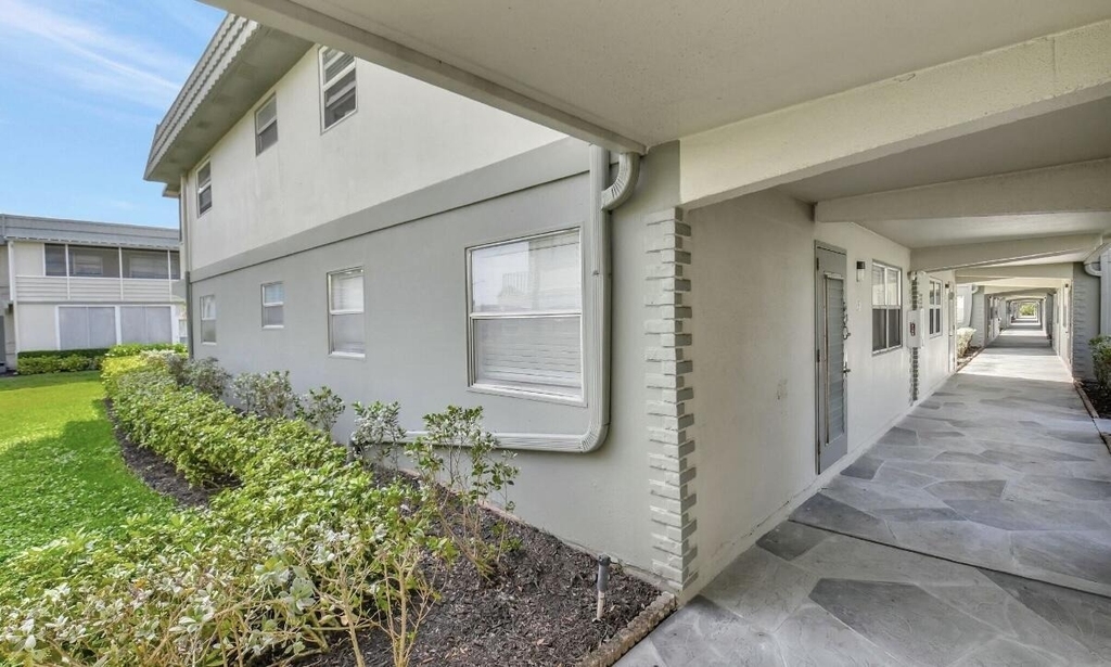 581 Monaco Boulevard - Photo 3