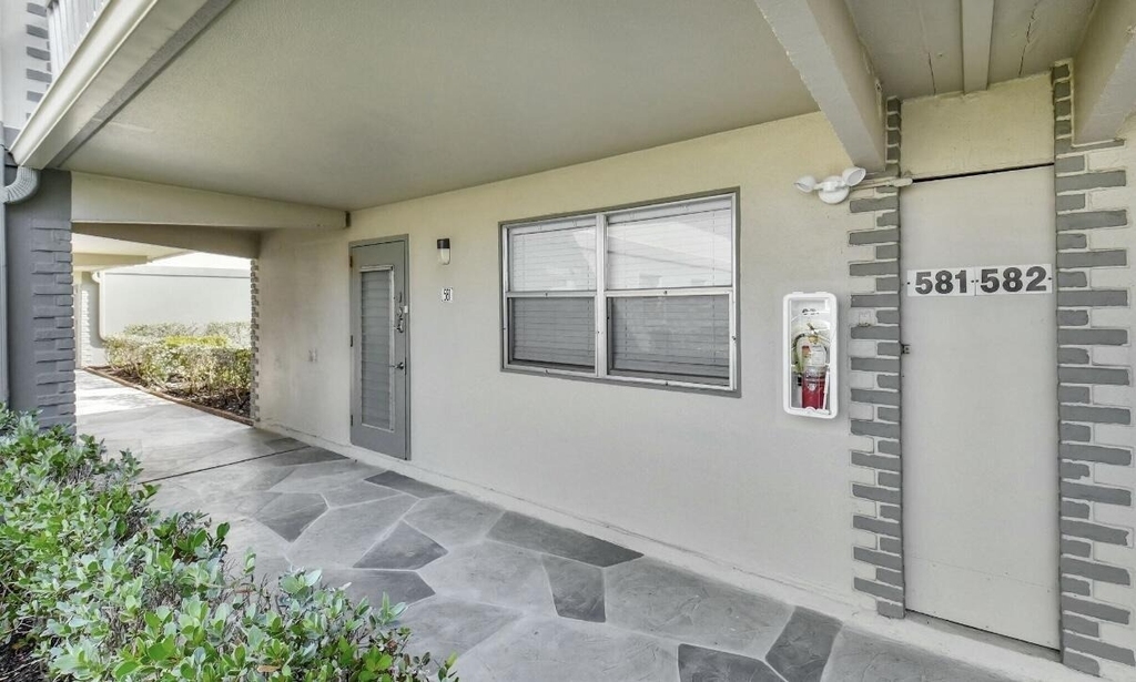 581 Monaco Boulevard - Photo 2