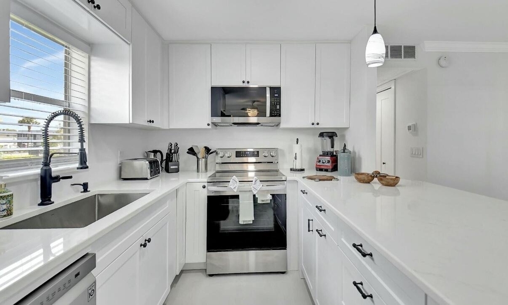 581 Monaco Boulevard - Photo 10