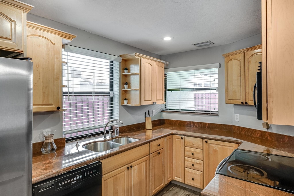 2530 Ne 9th Street - Photo 15