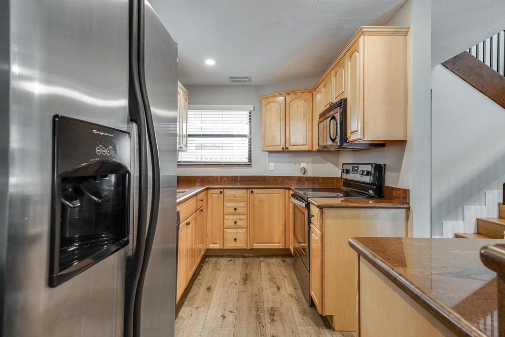 2530 Ne 9th Street - Photo 13