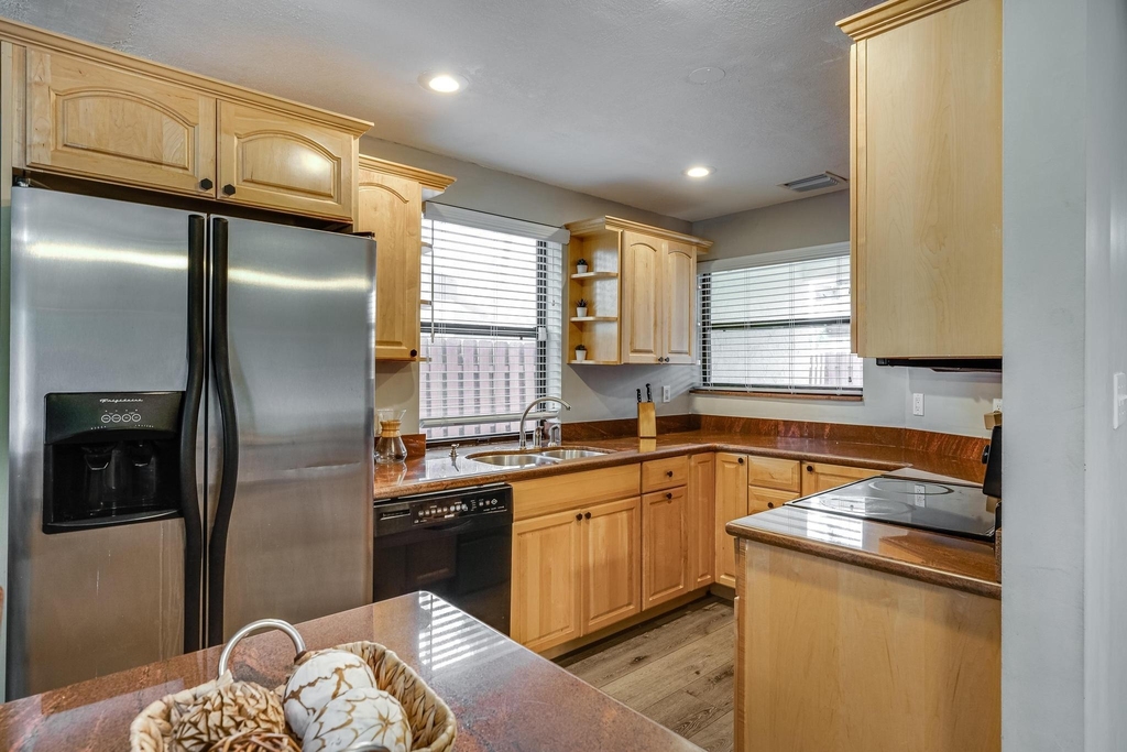 2530 Ne 9th Street - Photo 16