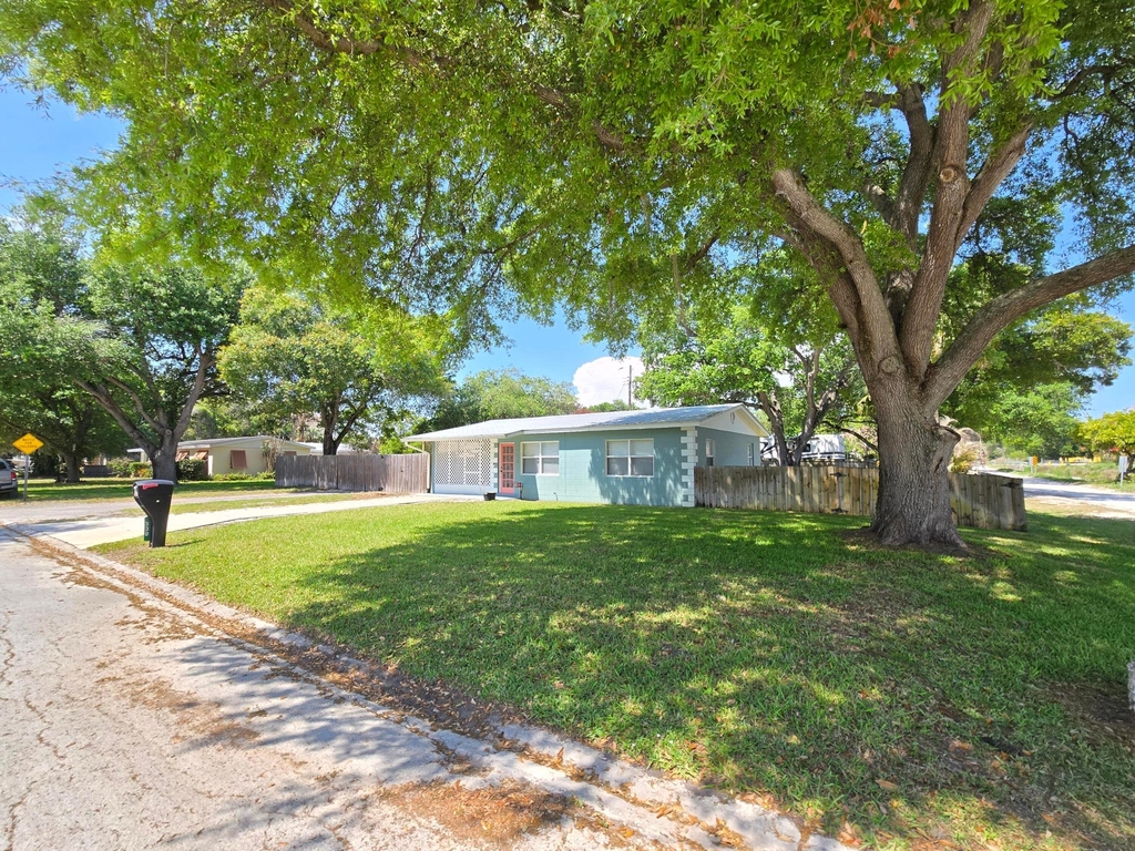 330 Barraclough Street - Photo 0