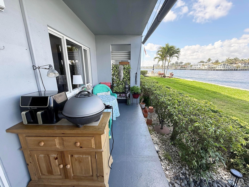 1201 S Riverside Drive - Photo 10