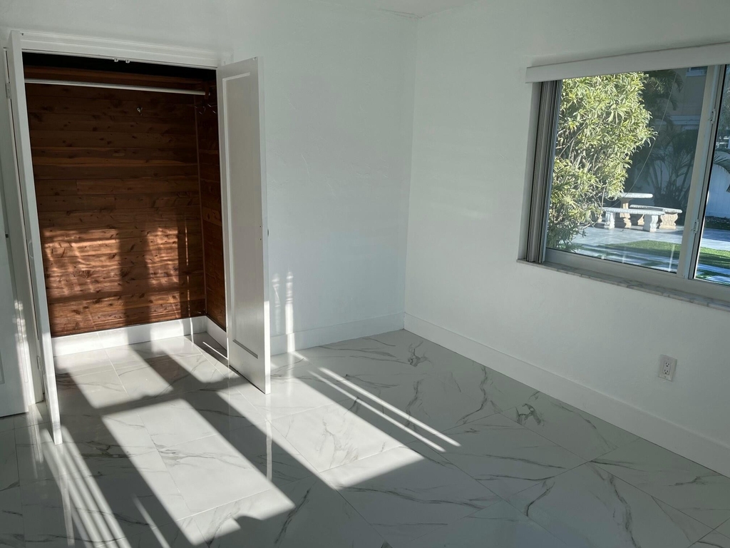 1108 Ne 16th Terrace - Photo 2