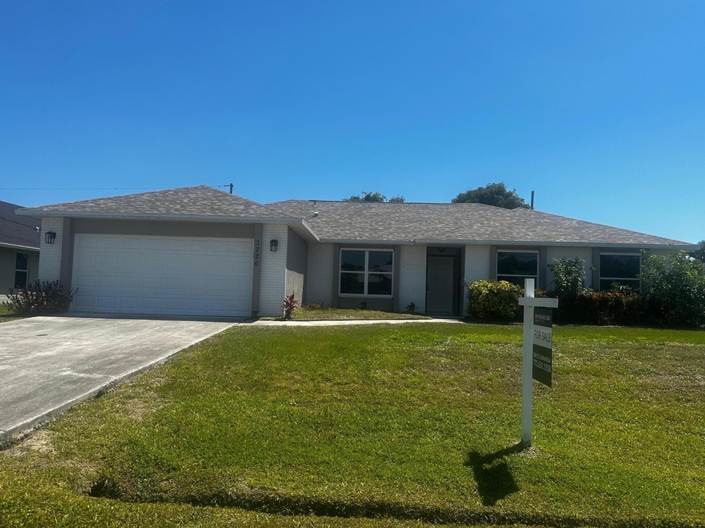 3226 Se Pinto Street - Photo 0