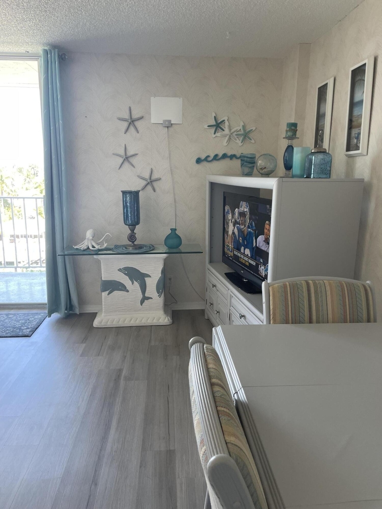 1731 Se 15th Street - Photo 2