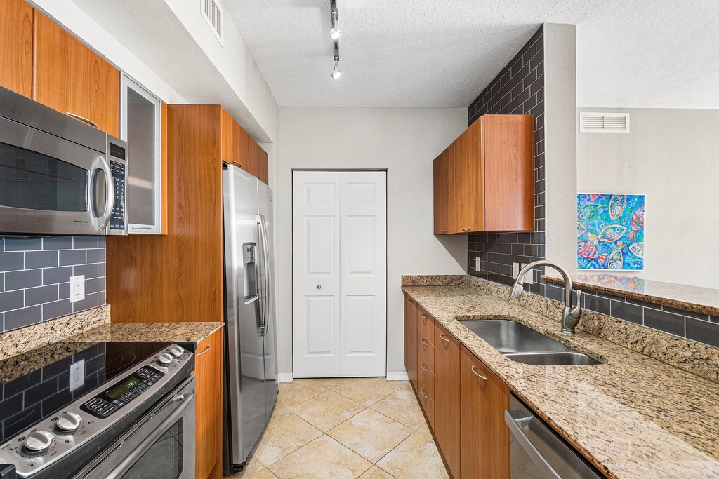 700 E Boynton Beach Boulevard - Photo 9