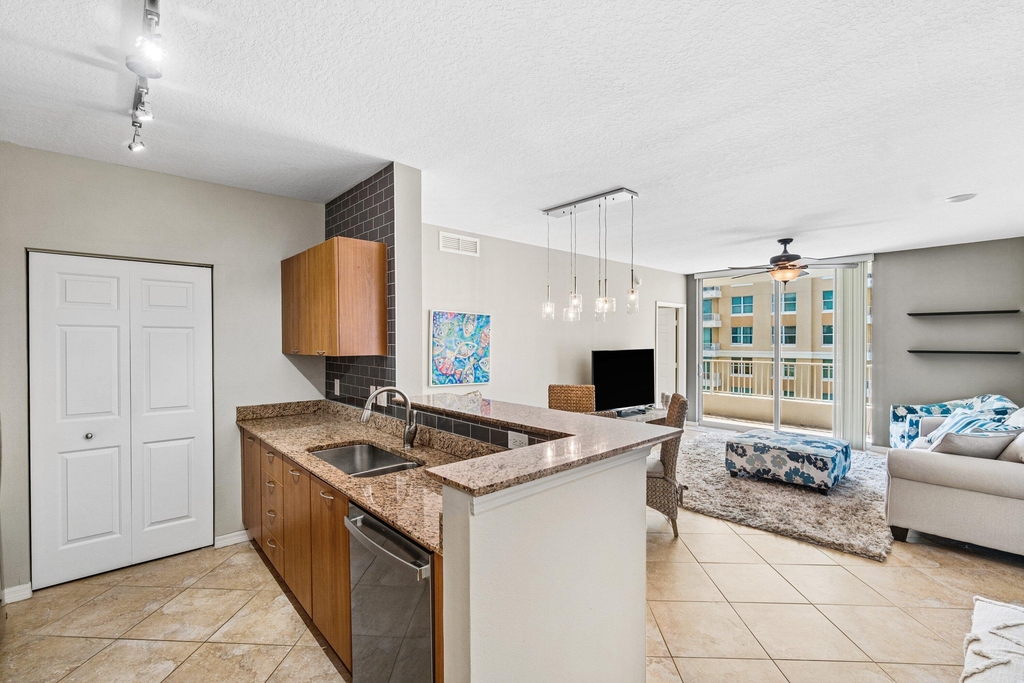 700 E Boynton Beach Boulevard - Photo 8