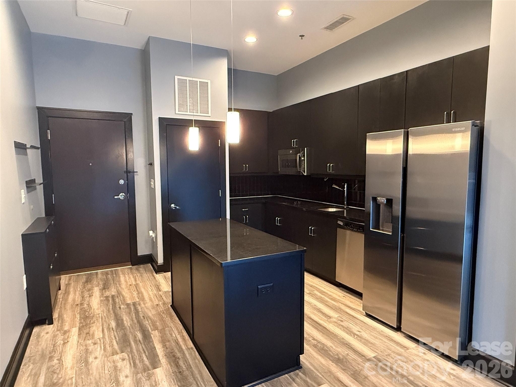333 W Trade Street - Photo 4