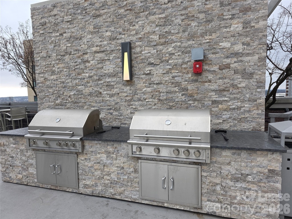 333 W Trade Street - Photo 16